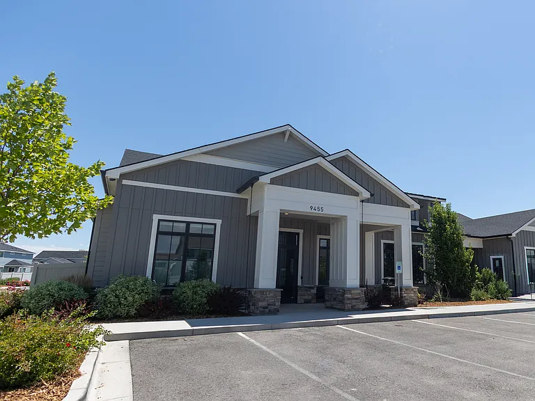 8933 W Tamworth Dr — Photo 42