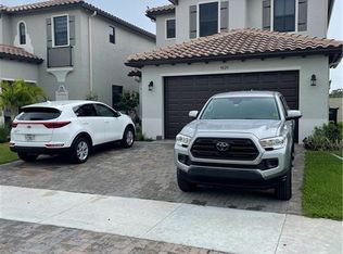 9029 Madrid Cir, Naples, FL 34104