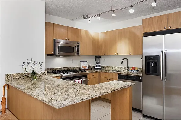 Sold by R New York | media 2