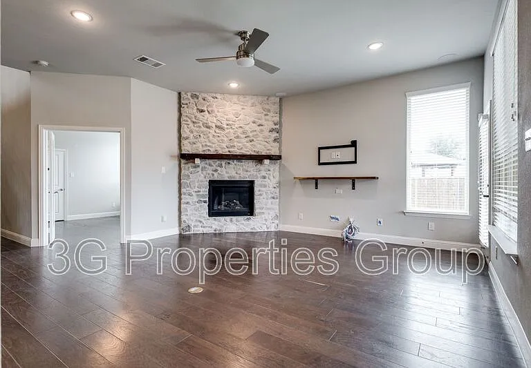 3521 Camden Ct — Photo 15