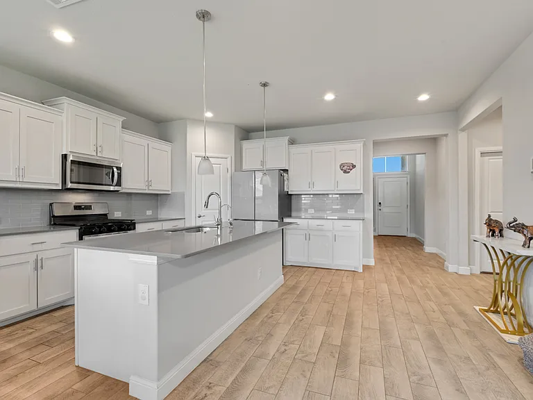 1112 Croxley Way — Photo 4