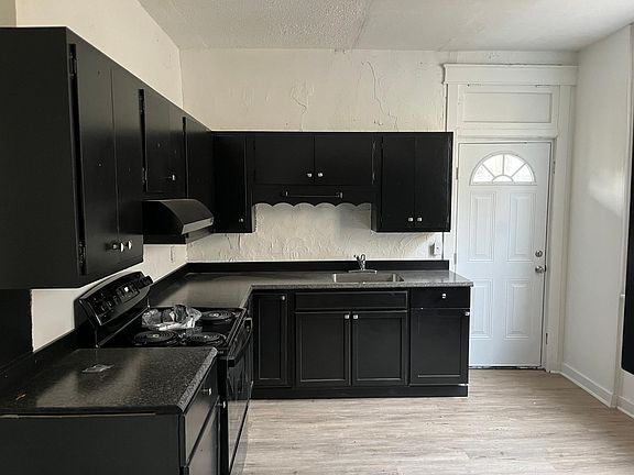 4th image of 871 Lincoln Ave