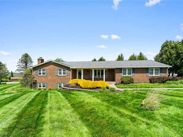 49325 S Park Cir, East Liverpool, OH 43920