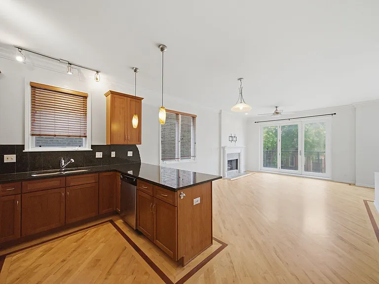 2647 W Haddon Ave #2 — Photo 8