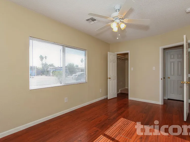5526 W Angela Dr — Photo 12