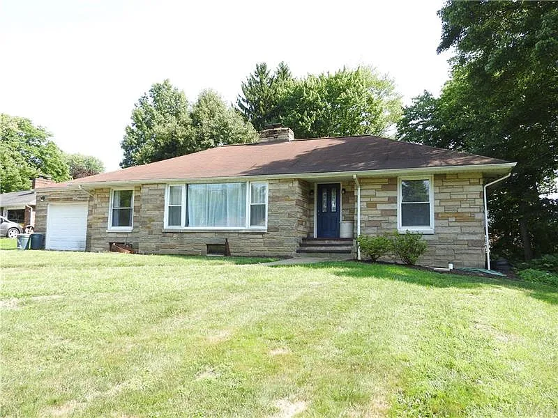 100 Blue Grass Dr photo 1