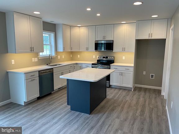 2nd image of 329 W Fritz Ave
