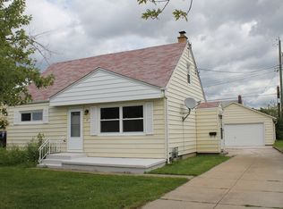 89 W Melcourt Dr, Cheektowaga, NY 14225