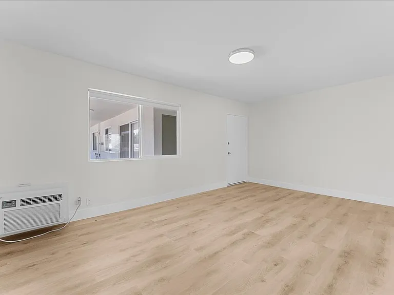 6615 Franklin Ave. — Photo 5
