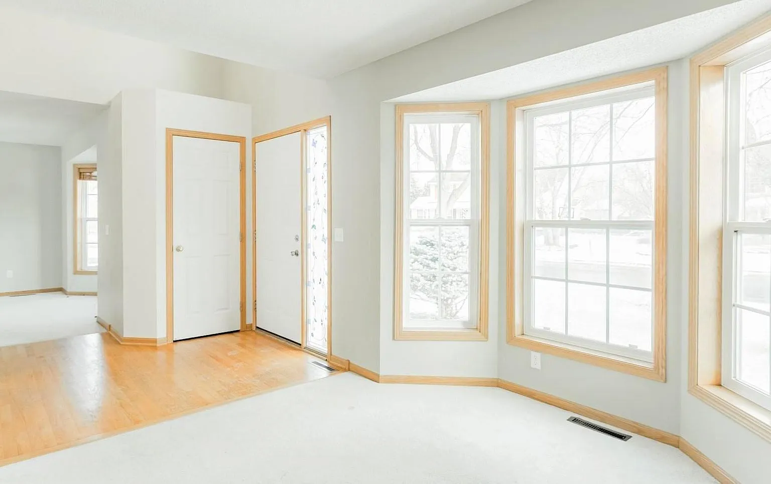 8016 Greenbriar Ln — Photo 2