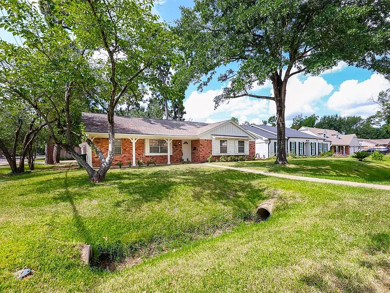 10003 Warwana Rd — Photo 2