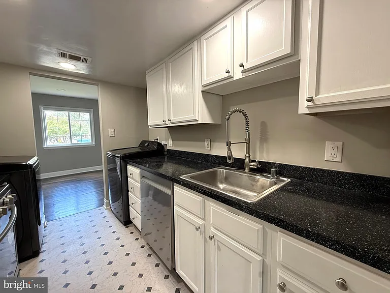 2819 Banks Ct — Photo 7