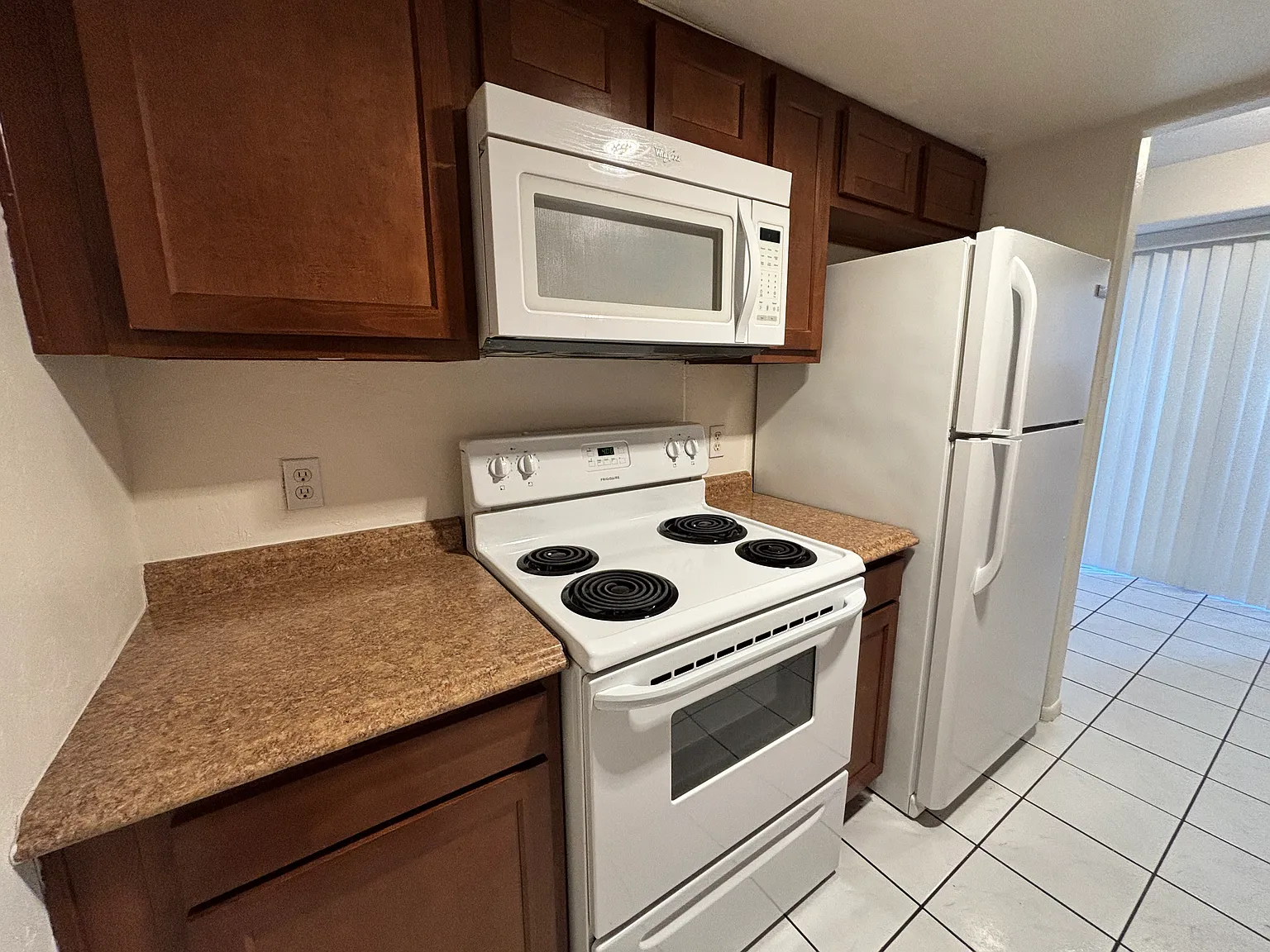 2 bed, 866 sqft, $1,100 — Photo 3
