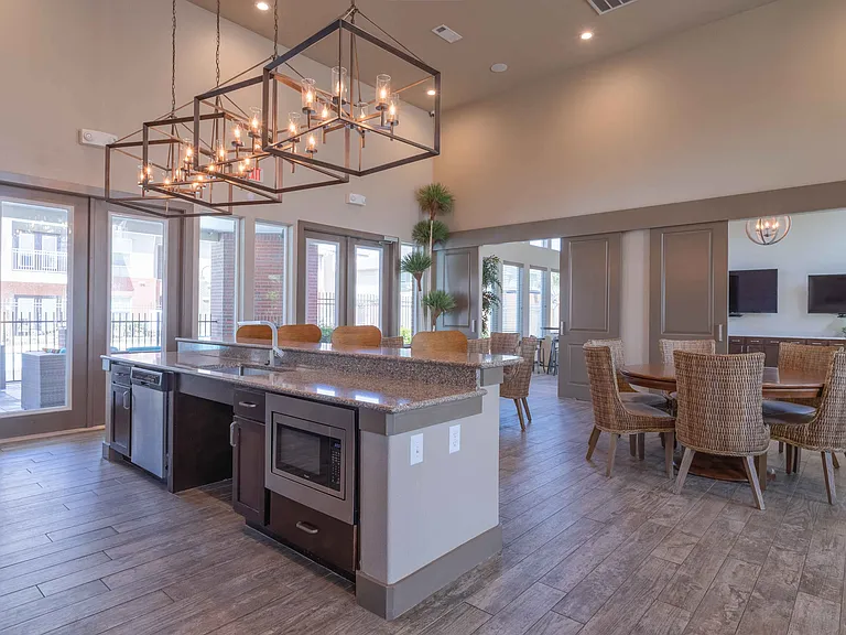 Century Palm Bluff — Photo 19