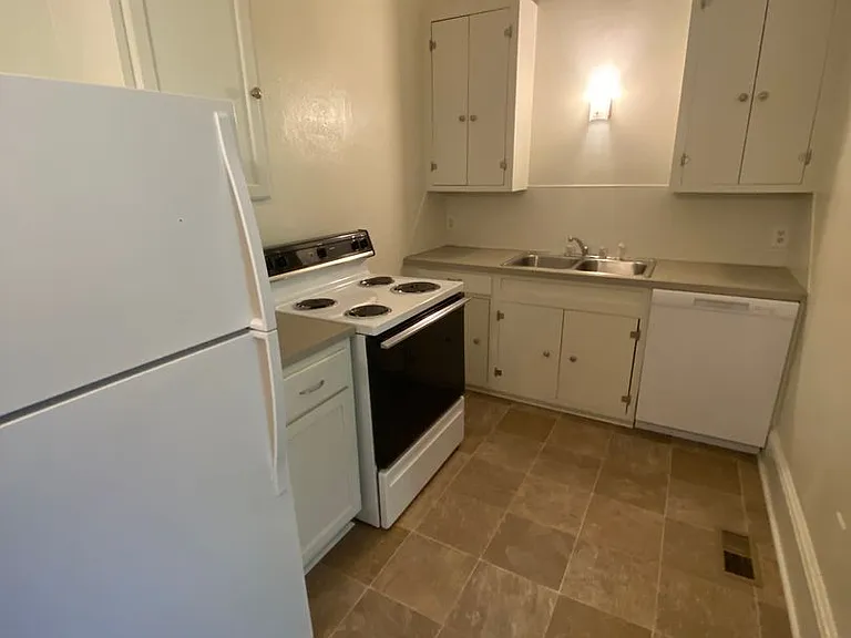 1222 Broad St #D — Photo 6