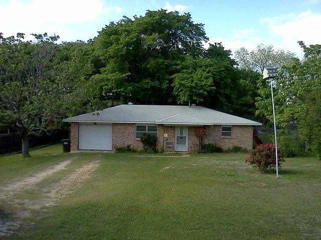 2nd image of 702 NW Redbud St