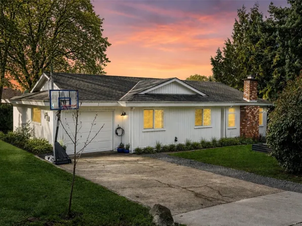 4285 Caen Rd, Saanich, BC V8X 3S5