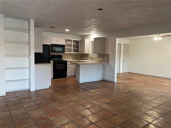 5th image of 275 Stoney Creek Meadows Dr