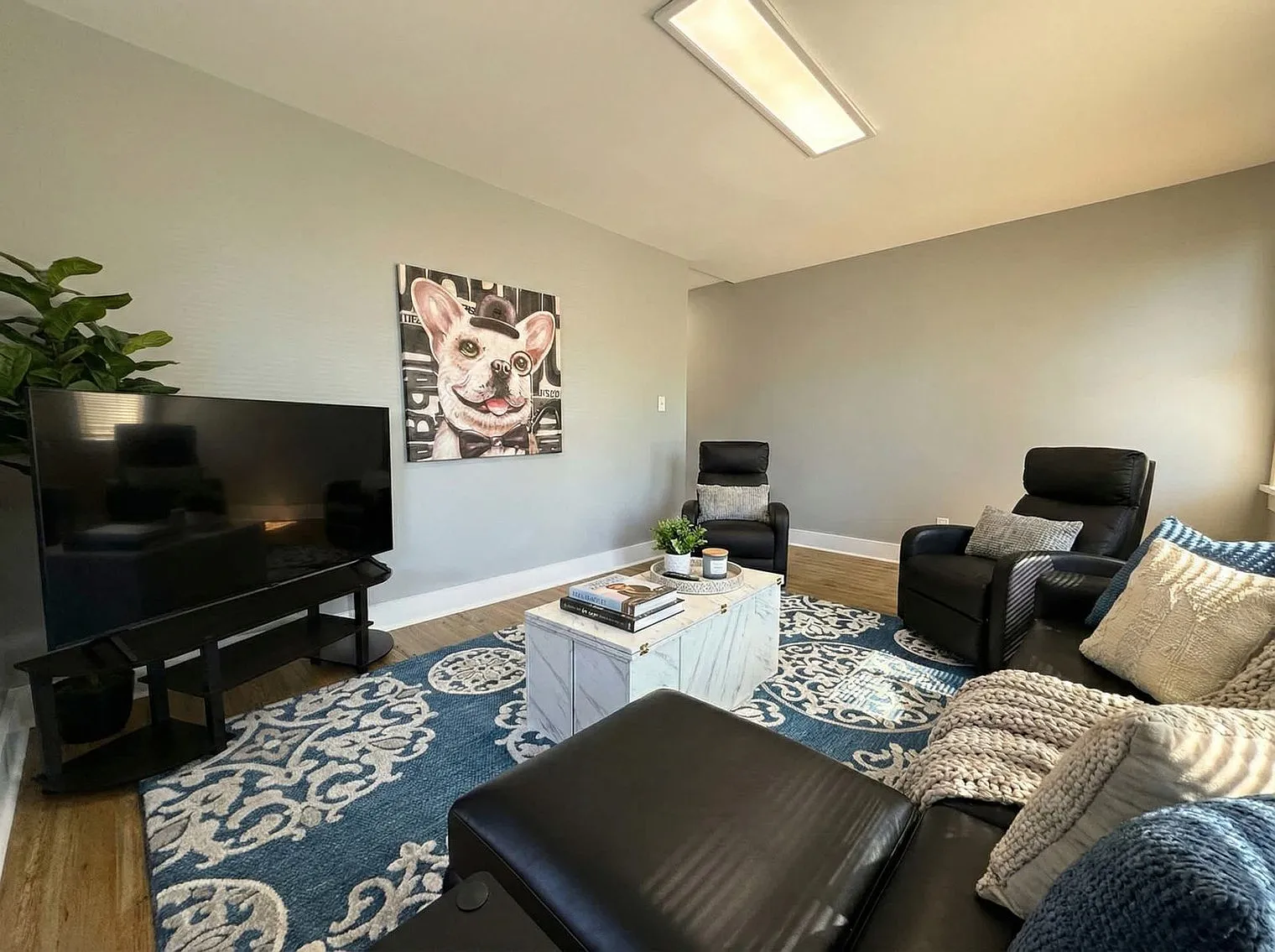 1 bed, 1.0 bath, 990 sqft, $2,802 — Photo 2