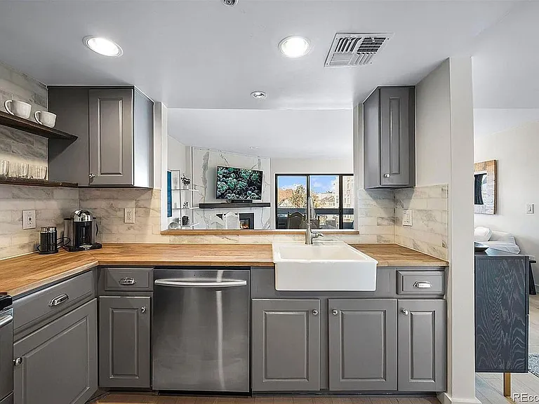 350 Detroit St #303 — Photo 8