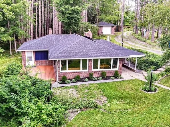 6074 Hunters Creek Rd, South Wales, NY 14139