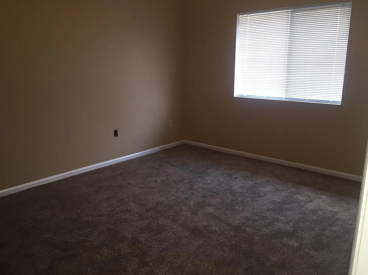 1718 Hunters Trail — Photo 3