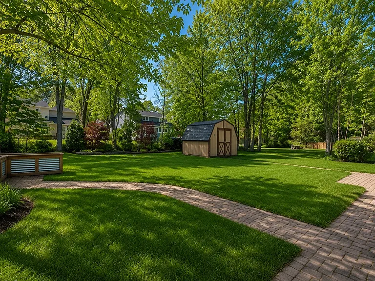 8806 Norwood Dr — Photo 2