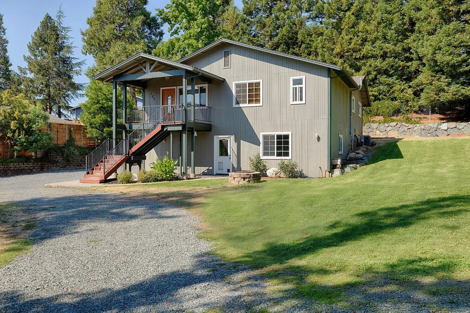 105 Oak Tree Dr photo 1