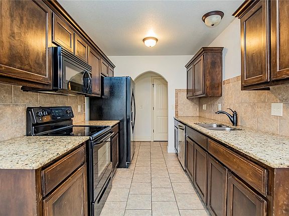 3rd image of 2902 S F St