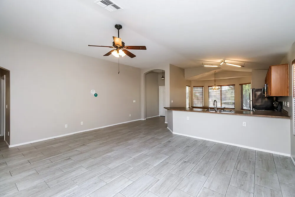 3 bed, 2.0 bath, 1358 sqft, $2,055 — Photo 4