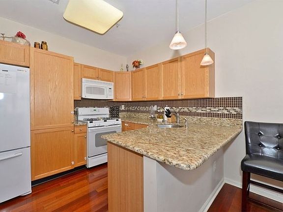 5th image of 123 Brittany Ct #241