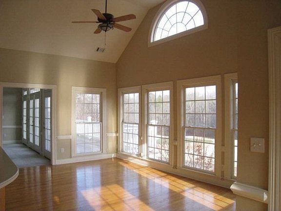 5th image of 451 Providence Club Dr
