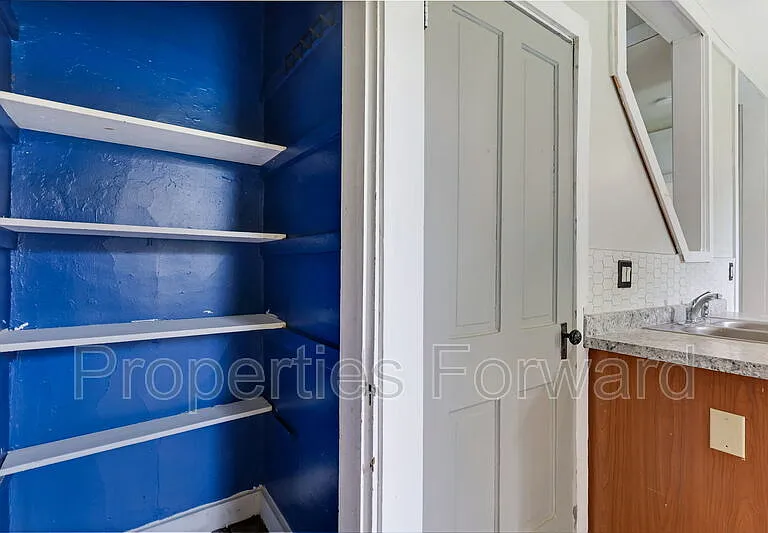673 E Sycamore St — Photo 20