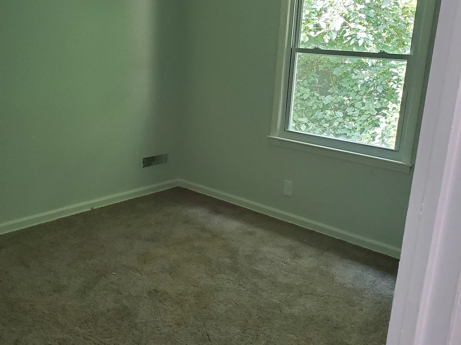 3 bed, 1.5 bath, 1200 sqft, $1,200 — Photo 4