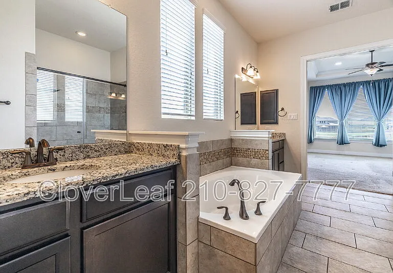 908 Sussex Cv — Photo 31