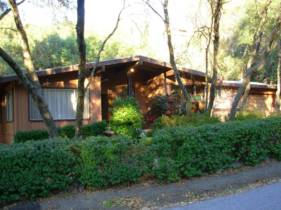 Classic Custom Ranch Style Home!