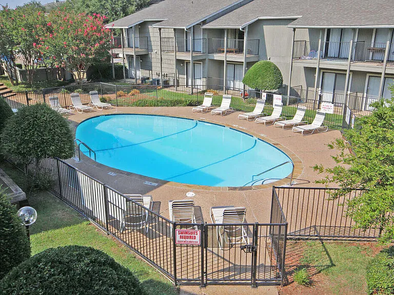 The Griffin Apartments — Photo 2