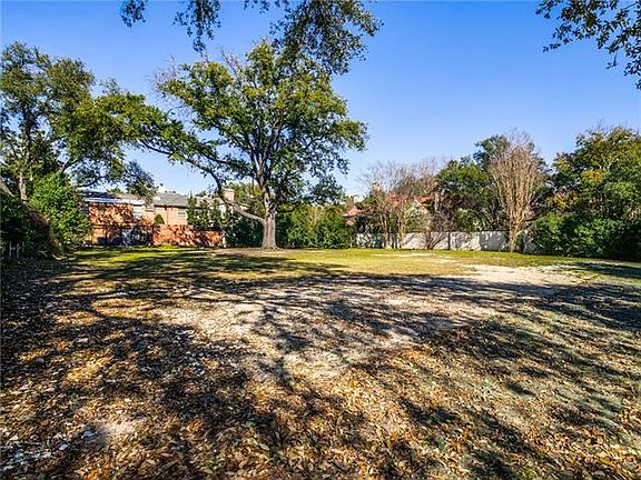 2nd image of 4208 Beverly Dr