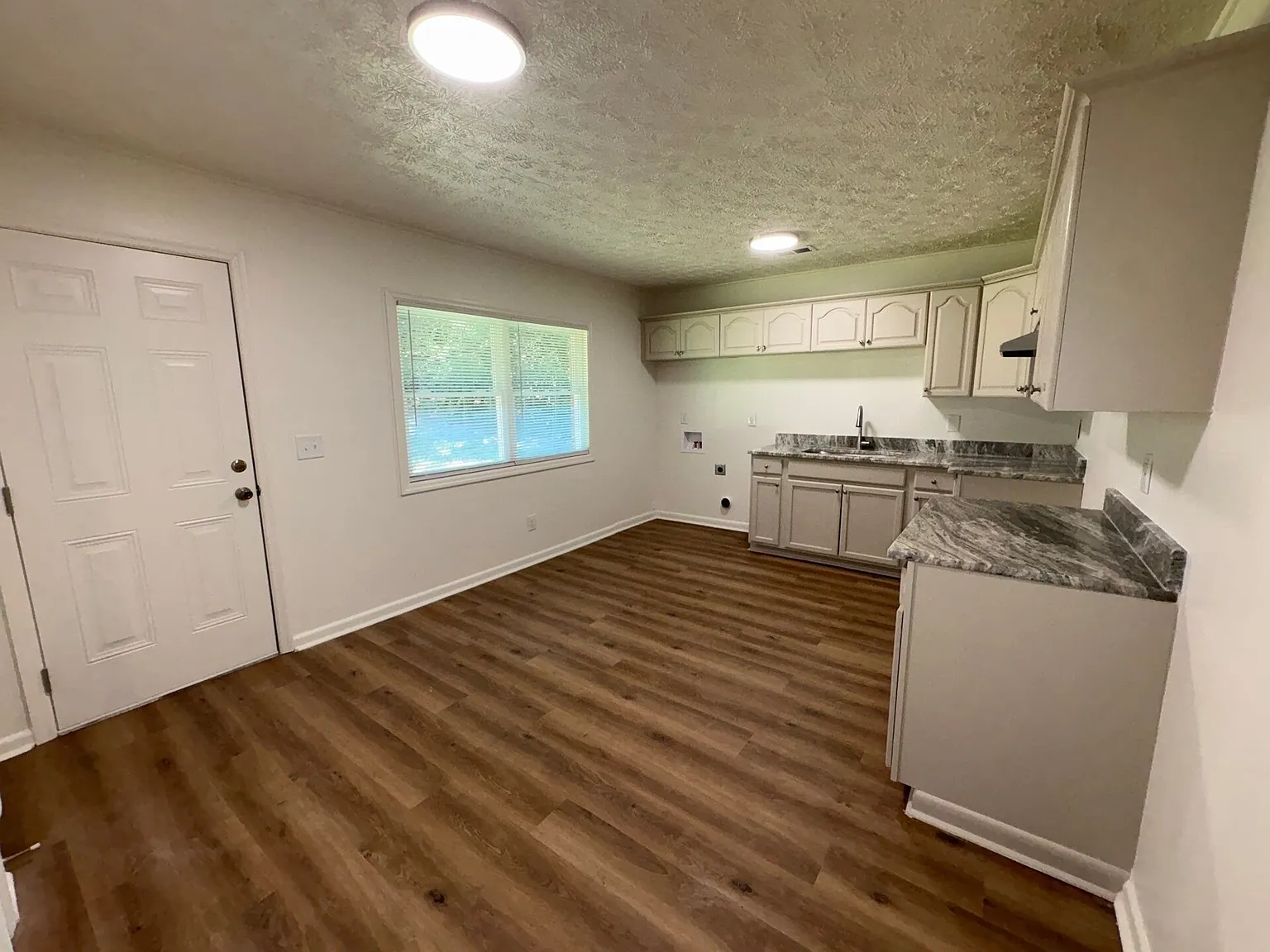 962 Farwell Dr — Photo 4