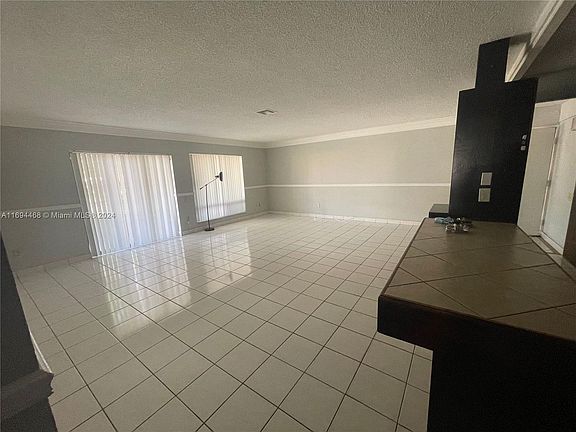5th image of 900 Crystal Lake Dr APT 1D