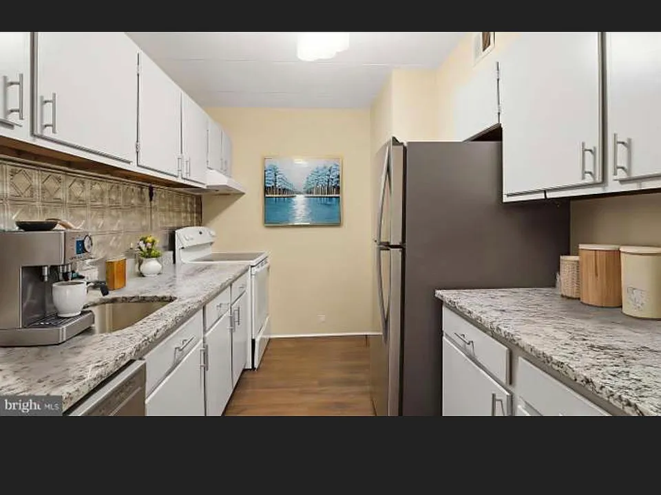 3301 Hewitt Ave #204
