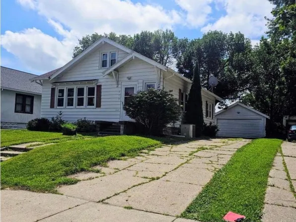 922 E 1st St, Fairmont, MN 56031