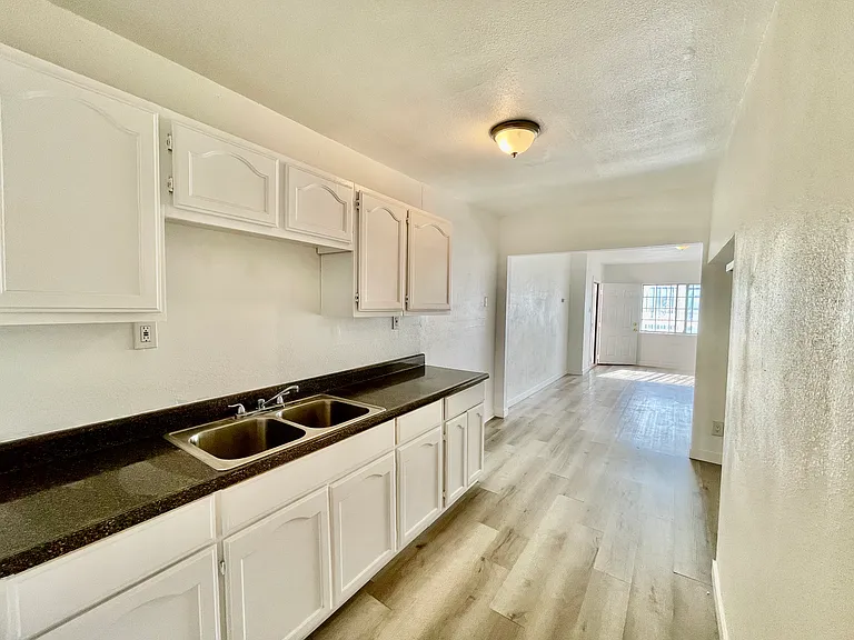 1861 Orange Ave — Photo 13