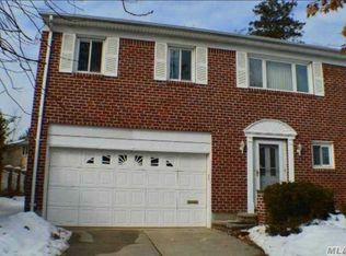 24985 Beechknoll Ave, Flushing, NY 11362