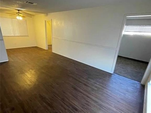 4th image of 834 Benita Pl