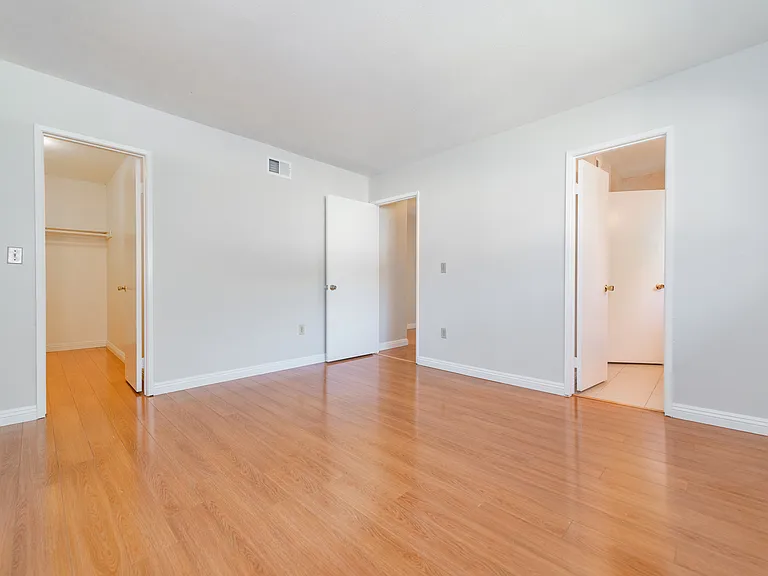 2400 S Ridgewood Dr #3 — Photo 10