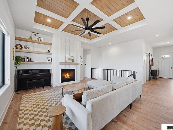 4th image of 9505 Estela Ave
