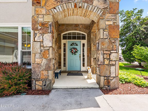 3rd image of 204 Kingbird Dr