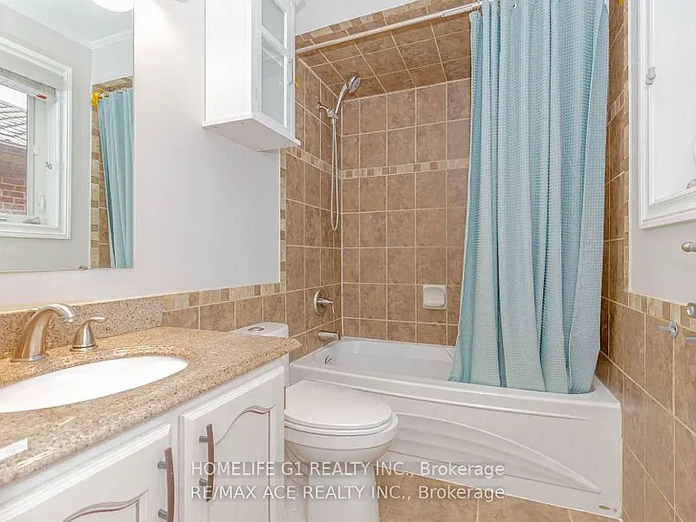 1319 Greenwood Cres — Photo 5