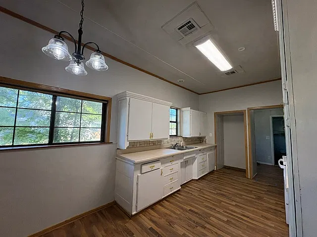 402 East Spring Street - 1 — Photo 3